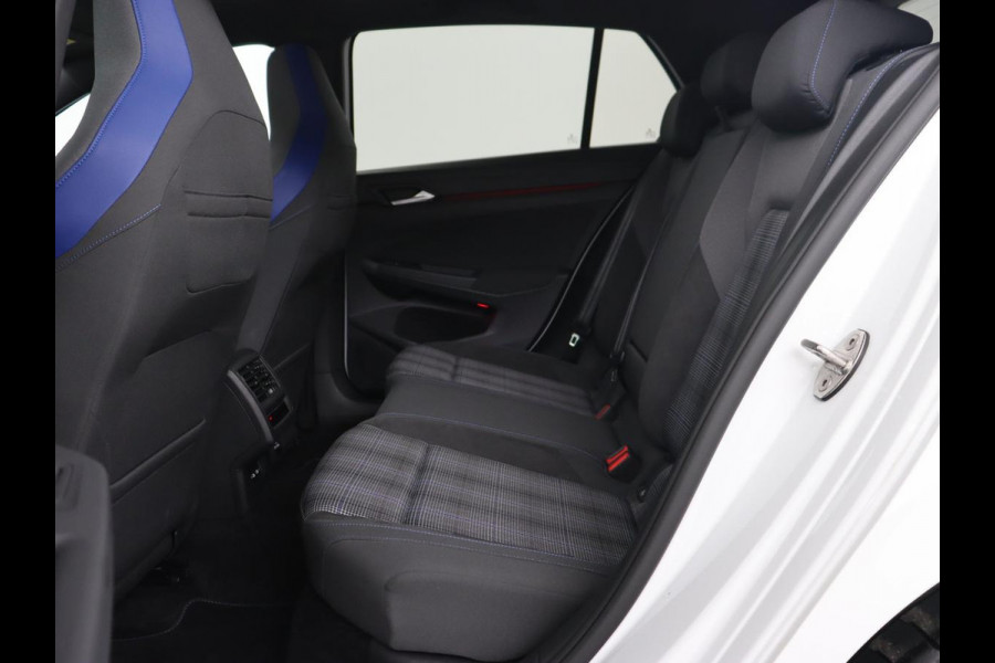 Volkswagen Golf 1.4 eHybrid GTE | Panoramadak | Stoel & stuurverwarming | Trekhaak | Adaptive cruise | Sfeerverlichting | LED Plus | Carplay | Sportstoelen | Navigatie | PHEV | Plug In
