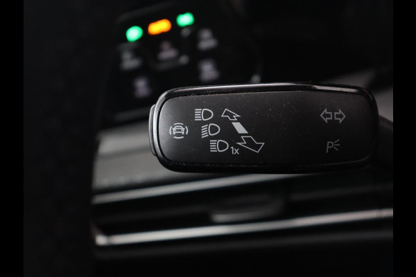 Volkswagen Golf 1.4 eHybrid GTE | Panoramadak | Stoel & stuurverwarming | Trekhaak | Adaptive cruise | Sfeerverlichting | LED Plus | Carplay | Sportstoelen | Navigatie | PHEV | Plug In