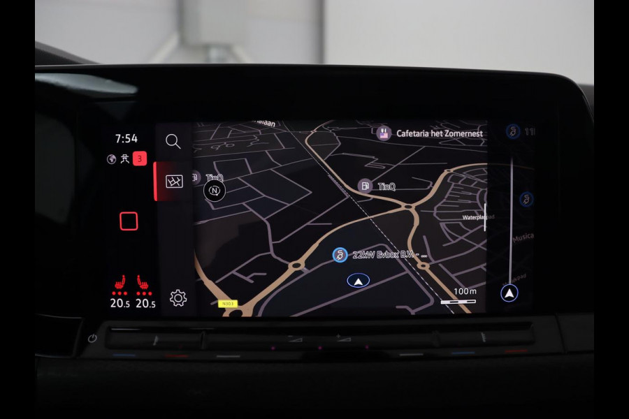 Volkswagen Golf 1.4 eHybrid GTE | Panoramadak | Stoel & stuurverwarming | Trekhaak | Adaptive cruise | Sfeerverlichting | LED Plus | Carplay | Sportstoelen | Navigatie | PHEV | Plug In