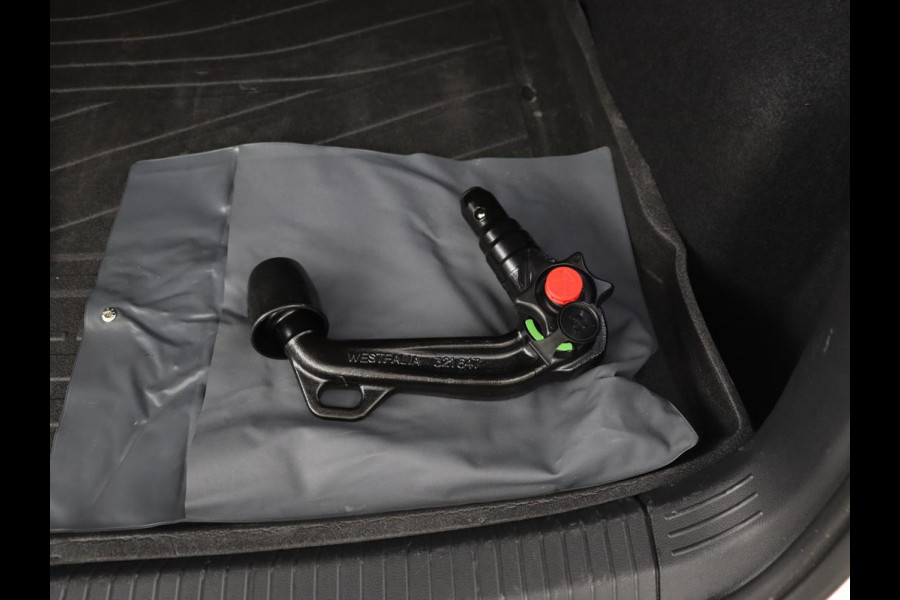 Volkswagen Golf 1.4 eHybrid GTE | Panoramadak | Stoel & stuurverwarming | Trekhaak | Adaptive cruise | Sfeerverlichting | LED Plus | Carplay | Sportstoelen | Navigatie | PHEV | Plug In