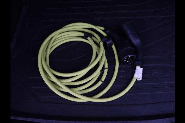 Volkswagen Golf 1.4 eHybrid GTE | Panoramadak | Stoel & stuurverwarming | Trekhaak | Adaptive cruise | Sfeerverlichting | LED Plus | Carplay | Sportstoelen | Navigatie | PHEV | Plug In