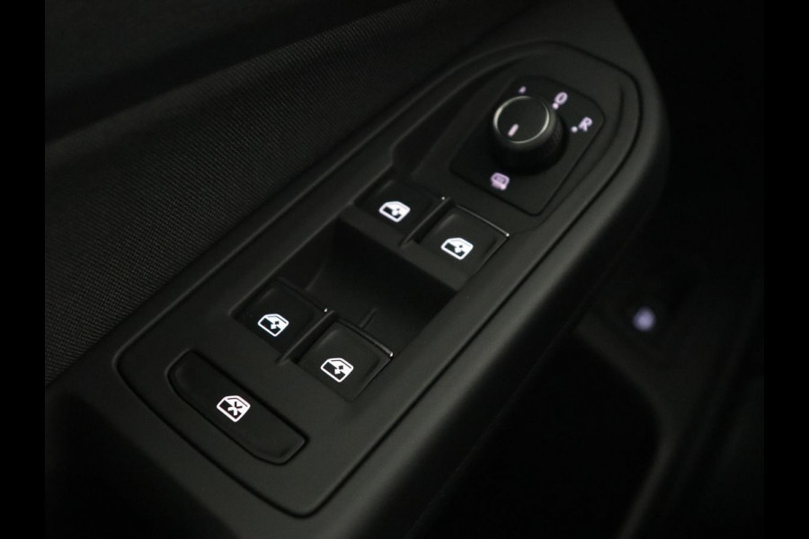 Volkswagen Golf 1.4 eHybrid GTE | Panoramadak | Stoel & stuurverwarming | Trekhaak | Adaptive cruise | Sfeerverlichting | LED Plus | Carplay | Sportstoelen | Navigatie | PHEV | Plug In