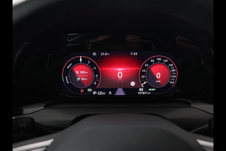 Volkswagen Golf 1.4 eHybrid GTE | Panoramadak | Stoel & stuurverwarming | Trekhaak | Adaptive cruise | Sfeerverlichting | LED Plus | Carplay | Sportstoelen | Navigatie | PHEV | Plug In