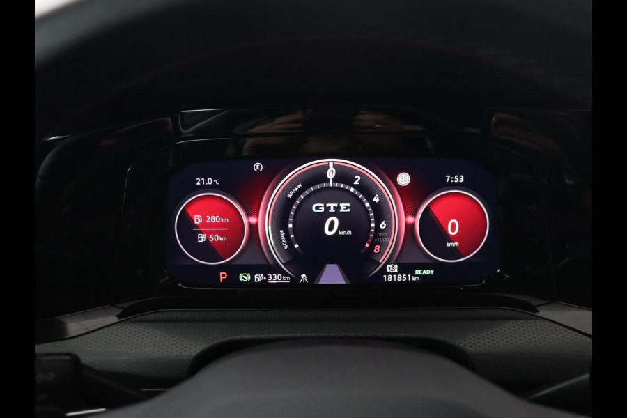 Volkswagen Golf 1.4 eHybrid GTE | Panoramadak | Stoel & stuurverwarming | Trekhaak | Adaptive cruise | Sfeerverlichting | LED Plus | Carplay | Sportstoelen | Navigatie | PHEV | Plug In