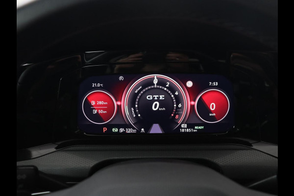 Volkswagen Golf 1.4 eHybrid GTE | Panoramadak | Stoel & stuurverwarming | Trekhaak | Adaptive cruise | Sfeerverlichting | LED Plus | Carplay | Sportstoelen | Navigatie | PHEV | Plug In