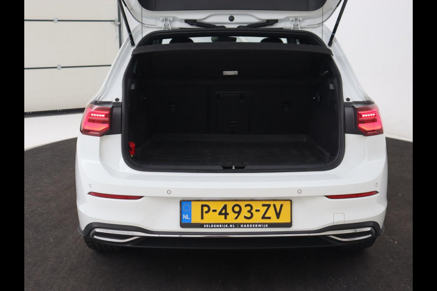 Volkswagen Golf 1.4 eHybrid GTE | Panoramadak | Stoel & stuurverwarming | Trekhaak | Adaptive cruise | Sfeerverlichting | LED Plus | Carplay | Sportstoelen | Navigatie | PHEV | Plug In
