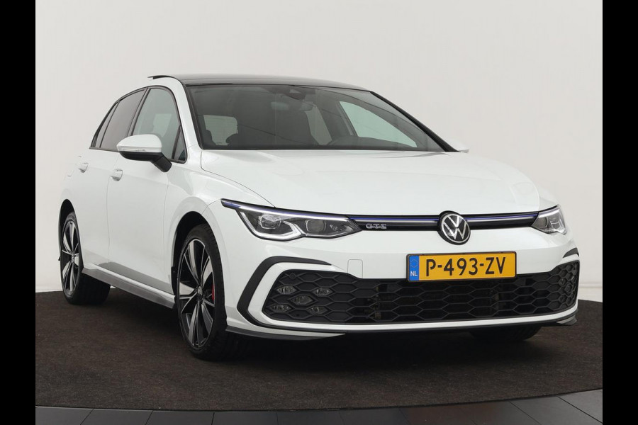 Volkswagen Golf 1.4 eHybrid GTE | Panoramadak | Stoel & stuurverwarming | Trekhaak | Adaptive cruise | Sfeerverlichting | LED Plus | Carplay | Sportstoelen | Navigatie | PHEV | Plug In