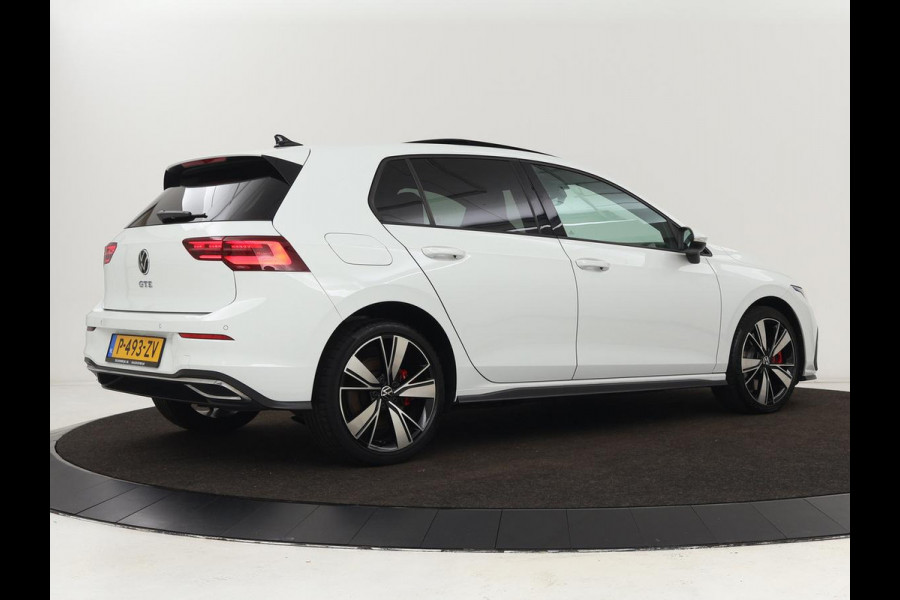 Volkswagen Golf 1.4 eHybrid GTE | Panoramadak | Stoel & stuurverwarming | Trekhaak | Adaptive cruise | Sfeerverlichting | LED Plus | Carplay | Sportstoelen | Navigatie | PHEV | Plug In