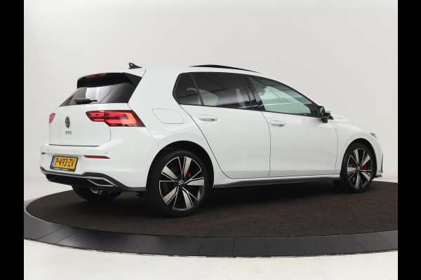 Volkswagen Golf 1.4 eHybrid GTE | Panoramadak | Stoel & stuurverwarming | Trekhaak | Adaptive cruise | Sfeerverlichting | LED Plus | Carplay | Sportstoelen | Navigatie | PHEV | Plug In