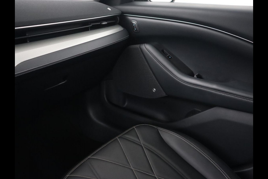 Ford Mustang Mach-E RWD 75 kWh | Leder | Stoelverwarming | 360 Camera | Adaptive cruise | B&O Sound | Stuurverwarming | Carplay | Navigatie