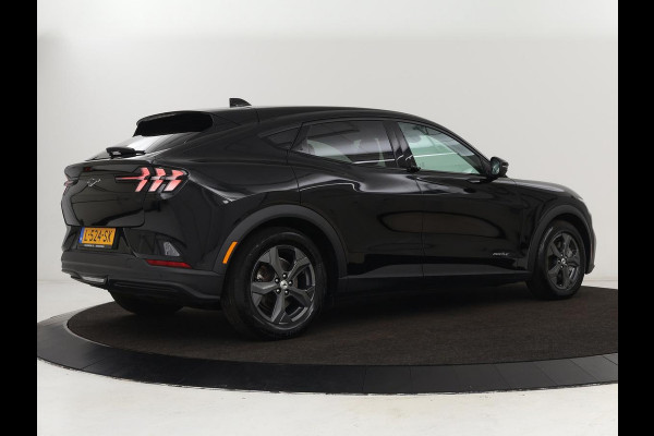 Ford Mustang Mach-E RWD 75 kWh | Leder | Stoelverwarming | 360 Camera | Adaptive cruise | B&O Sound | Stuurverwarming | Carplay | Navigatie