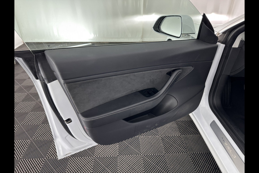 Tesla Model 3 Standard RWD Plus 60 kWh [ 3-Fase ] (INCL-BTW) Aut. *PANO | AUTO-PILOT | LUXURY-LEATHER | KEYLESS | FULL-LED | MEMORY-PACK | SURROUND-VIEW | DAB | CARPLAY | DIGI-COCKPIT | LANE-ASSIST | COMFORT-SEATS | 18"ALU*