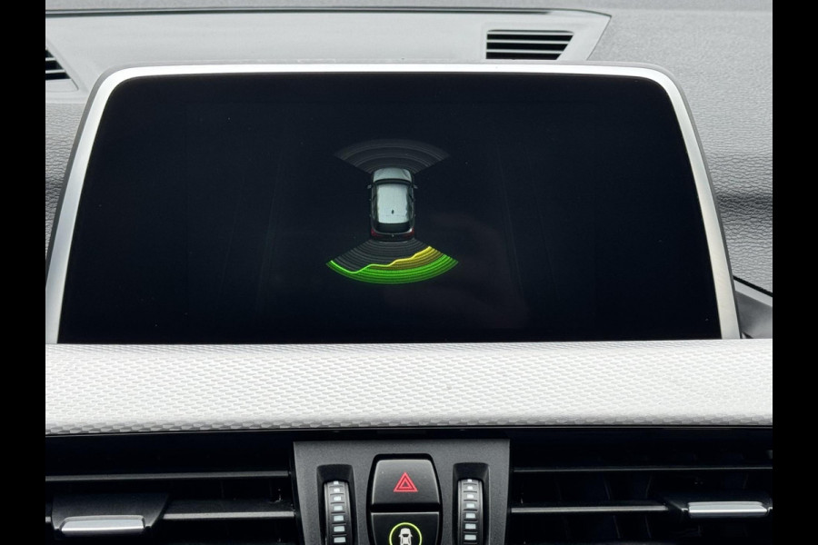 BMW X1 SDrive18i Dealeronderhouden Cruise control Climate control Navigatie M-pakket Parkeersensoren voor en achter
