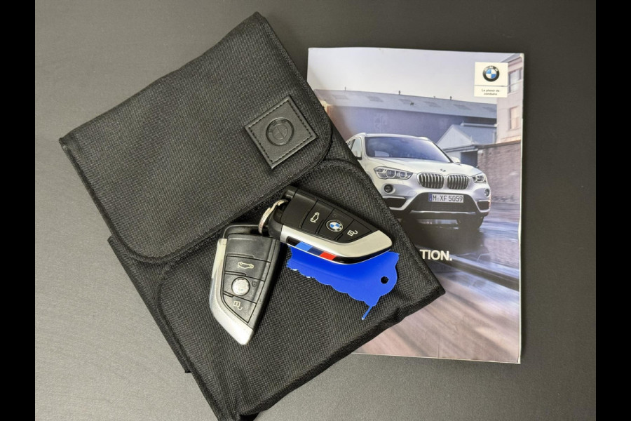 BMW X1 SDrive18i Dealeronderhouden Cruise control Climate control Navigatie M-pakket Parkeersensoren voor en achter