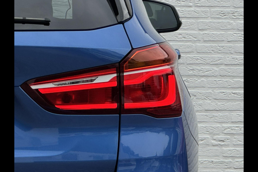 BMW X1 SDrive18i Dealeronderhouden Cruise control Climate control Navigatie M-pakket Parkeersensoren voor en achter