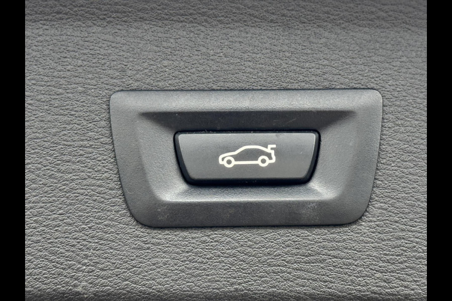 BMW X1 SDrive18i Dealeronderhouden Cruise control Climate control Navigatie M-pakket Parkeersensoren voor en achter