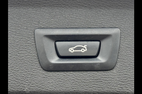 BMW X1 SDrive18i Dealeronderhouden Cruise control Climate control Navigatie M-pakket Parkeersensoren voor en achter