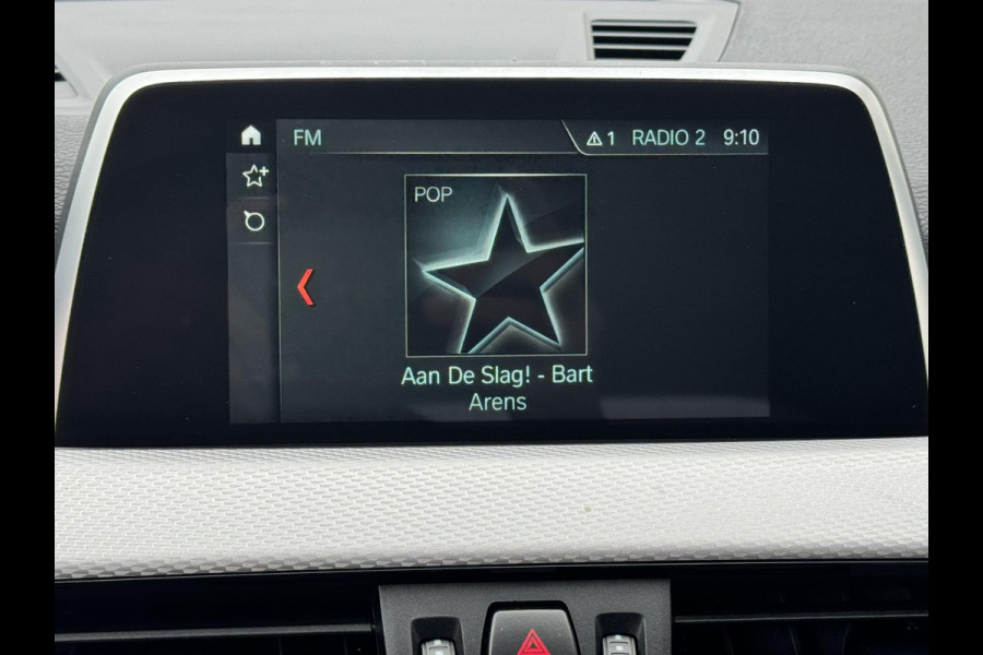 BMW X1 SDrive18i Dealeronderhouden Cruise control Climate control Navigatie M-pakket Parkeersensoren voor en achter