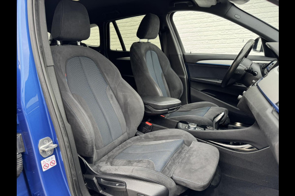 BMW X1 SDrive18i Dealeronderhouden Cruise control Climate control Navigatie M-pakket Parkeersensoren voor en achter