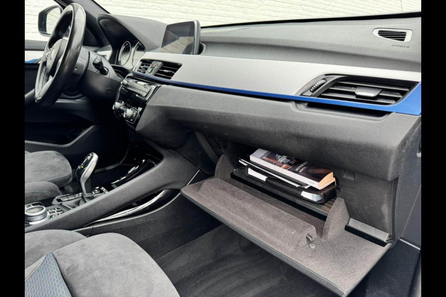 BMW X1 SDrive18i Dealeronderhouden Cruise control Climate control Navigatie M-pakket Parkeersensoren voor en achter