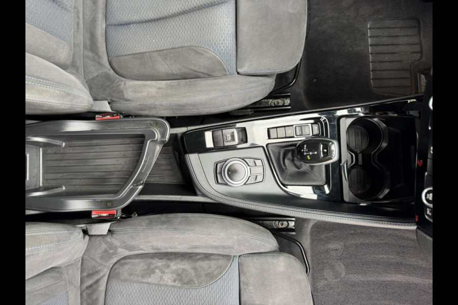 BMW X1 SDrive18i Dealeronderhouden Cruise control Climate control Navigatie M-pakket Parkeersensoren voor en achter
