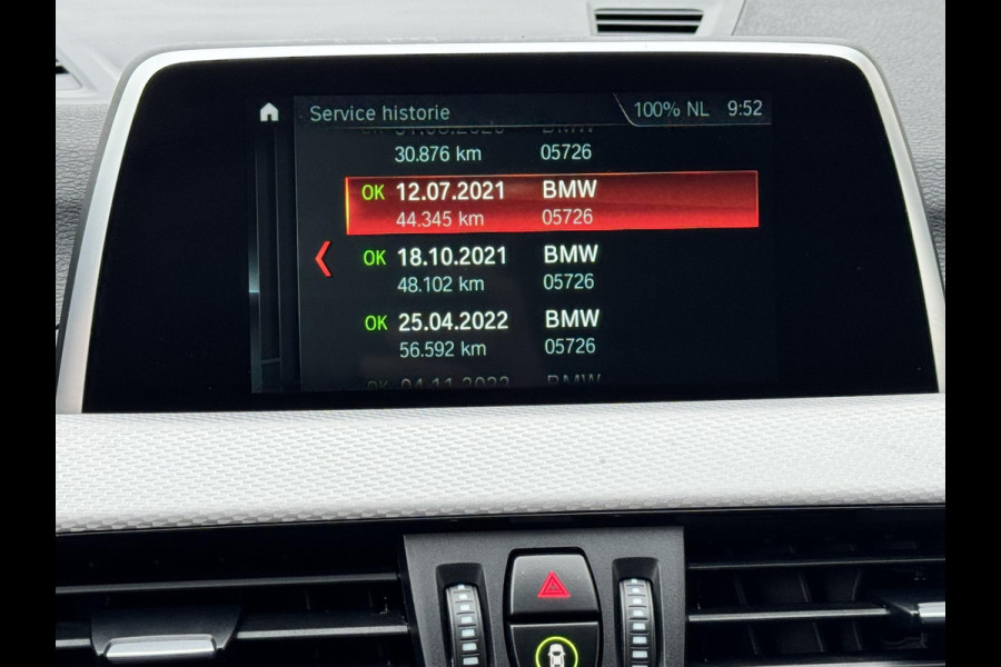 BMW X1 SDrive18i Dealeronderhouden Cruise control Climate control Navigatie M-pakket Parkeersensoren voor en achter