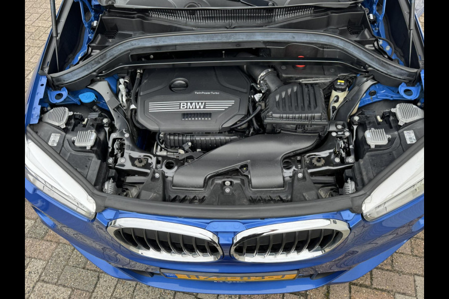 BMW X1 SDrive18i Dealeronderhouden Cruise control Climate control Navigatie M-pakket Parkeersensoren voor en achter