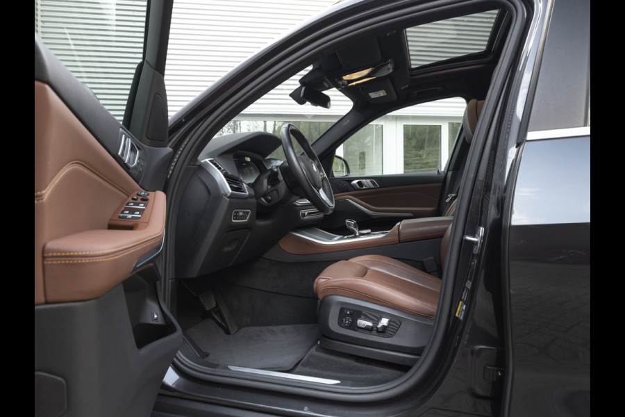 BMW X5 xDrive45e - Pano - Trekhaak - Stoelventilatie - Achteras Besturing - Driving Ass Prof