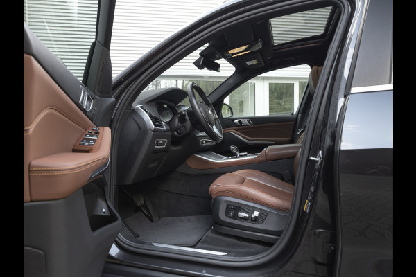 BMW X5 xDrive45e - Pano - Trekhaak - Stoelventilatie - Achteras Besturing - Driving Ass Prof