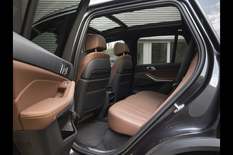 BMW X5 xDrive45e - Pano - Trekhaak - Stoelventilatie - Achteras Besturing - Driving Ass Prof