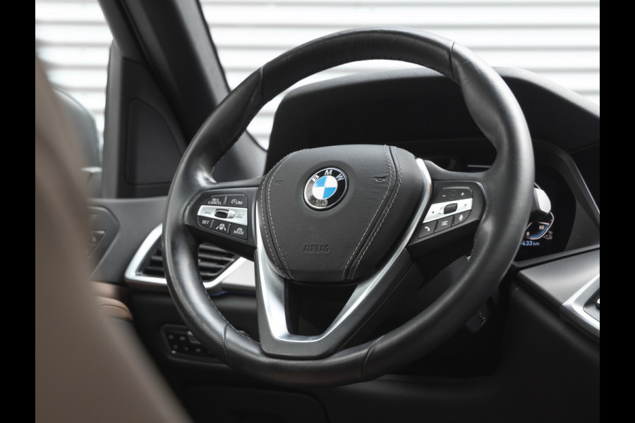 BMW X5 xDrive45e - Pano - Trekhaak - Stoelventilatie - Achteras Besturing - Driving Ass Prof