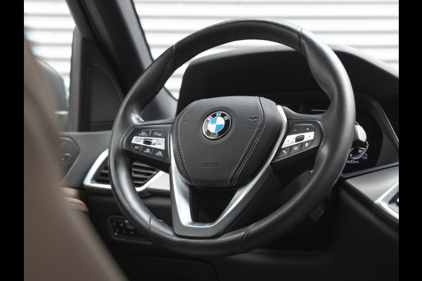 BMW X5 xDrive45e - Pano - Trekhaak - Stoelventilatie - Achteras Besturing - Driving Ass Prof