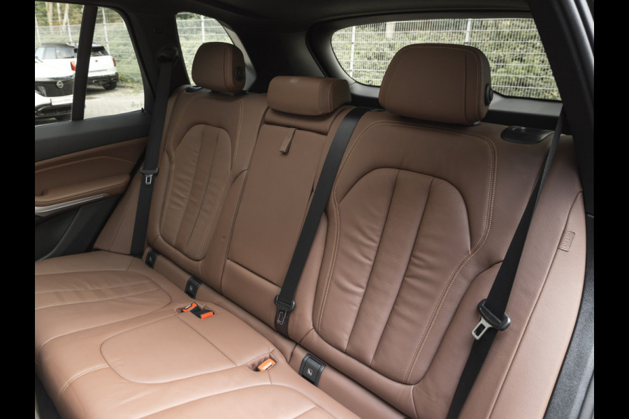 BMW X5 xDrive45e - Pano - Trekhaak - Stoelventilatie - Achteras Besturing - Driving Ass Prof