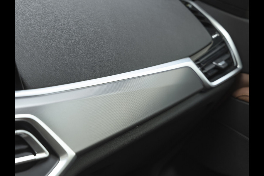 BMW X5 xDrive45e - Pano - Trekhaak - Stoelventilatie - Achteras Besturing - Driving Ass Prof