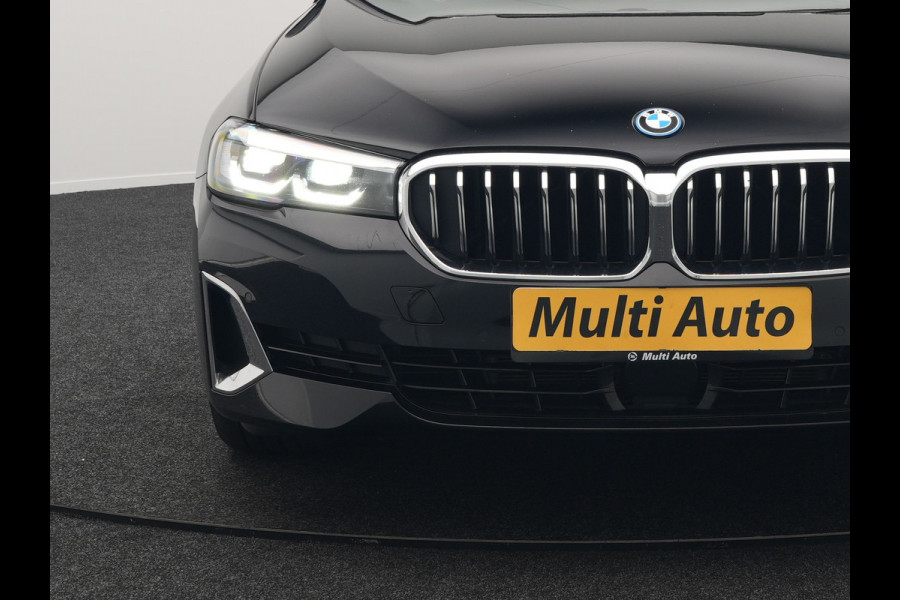 BMW 5 Serie Touring 530e xDrive Luxury Line Plug In Hybrid 294pk Dealer O.H PHEV | Trekhaak Af Fabriek | Panodak | Camera | Lederen Comfortstoelen Memory & Verwarmd | Harman kardon | Adaptive Cruise | Virtual | Park assist | Blis | Verwarmd Stuur | |