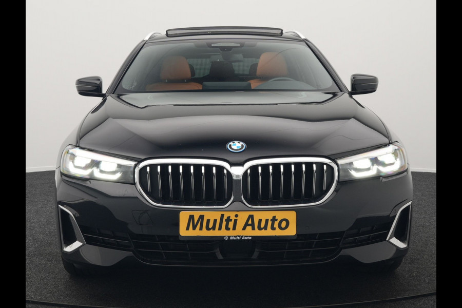BMW 5 Serie Touring 530e xDrive Luxury Line Plug In Hybrid 294pk Dealer O.H PHEV | Trekhaak Af Fabriek | Panodak | Camera | Lederen Comfortstoelen Memory & Verwarmd | Harman kardon | Adaptive Cruise | Virtual | Park assist | Blis | Verwarmd Stuur | |