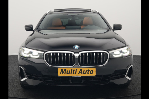 BMW 5 Serie Touring 530e xDrive Luxury Line Plug In Hybrid 294pk Dealer O.H PHEV | Trekhaak Af Fabriek | Panodak | Camera | Lederen Comfortstoelen Memory & Verwarmd | Harman kardon | Adaptive Cruise | Virtual | Park assist | Blis | Verwarmd Stuur | |