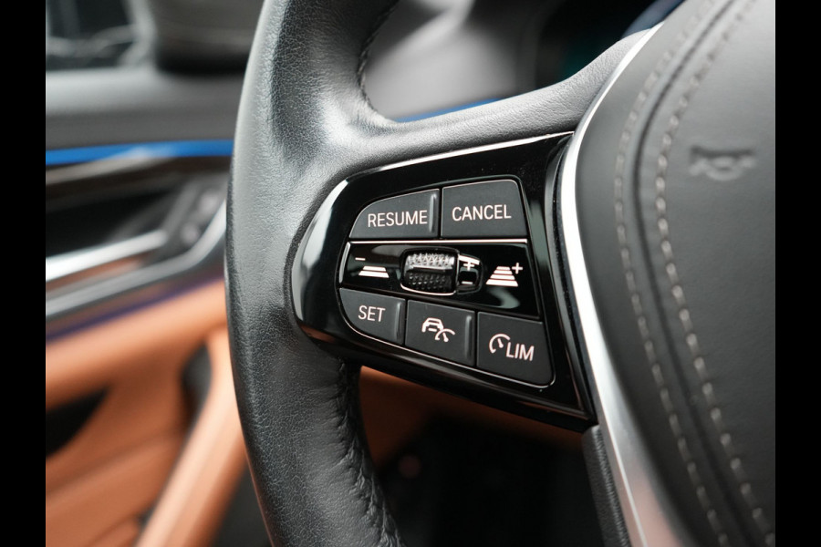 BMW 5 Serie Touring 530e xDrive Luxury Line Plug In Hybrid 294pk Dealer O.H PHEV | Trekhaak Af Fabriek | Panodak | Camera | Lederen Comfortstoelen Memory & Verwarmd | Harman kardon | Adaptive Cruise | Virtual | Park assist | Blis | Verwarmd Stuur | |