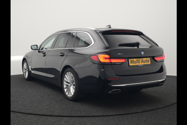 BMW 5 Serie Touring 530e xDrive Luxury Line Plug In Hybrid 294pk Dealer O.H PHEV | Trekhaak Af Fabriek | Panodak | Camera | Lederen Comfortstoelen Memory & Verwarmd | Harman kardon | Adaptive Cruise | Virtual | Park assist | Blis | Verwarmd Stuur | |