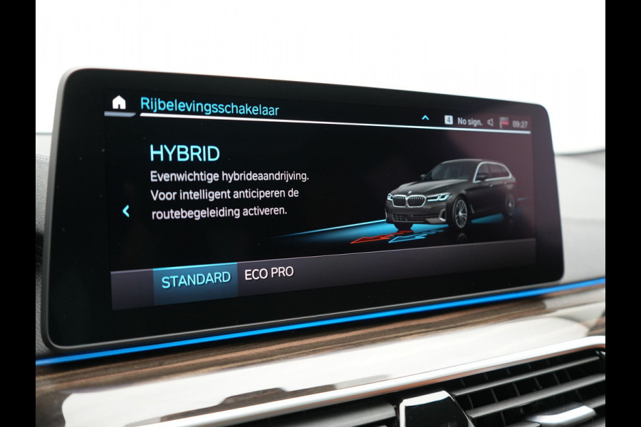 BMW 5 Serie Touring 530e xDrive Luxury Line Plug In Hybrid 294pk Dealer O.H PHEV | Trekhaak Af Fabriek | Panodak | Camera | Lederen Comfortstoelen Memory & Verwarmd | Harman kardon | Adaptive Cruise | Virtual | Park assist | Blis | Verwarmd Stuur | |
