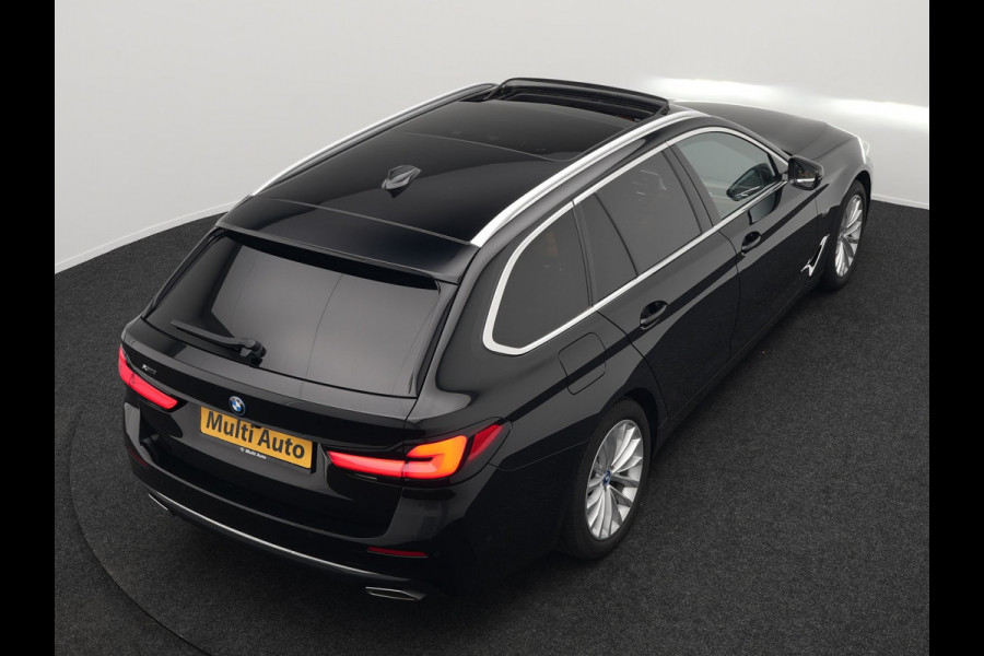 BMW 5 Serie Touring 530e xDrive Luxury Line Plug In Hybrid 294pk Dealer O.H PHEV | Trekhaak Af Fabriek | Panodak | Camera | Lederen Comfortstoelen Memory & Verwarmd | Harman kardon | Adaptive Cruise | Virtual | Park assist | Blis | Verwarmd Stuur | |