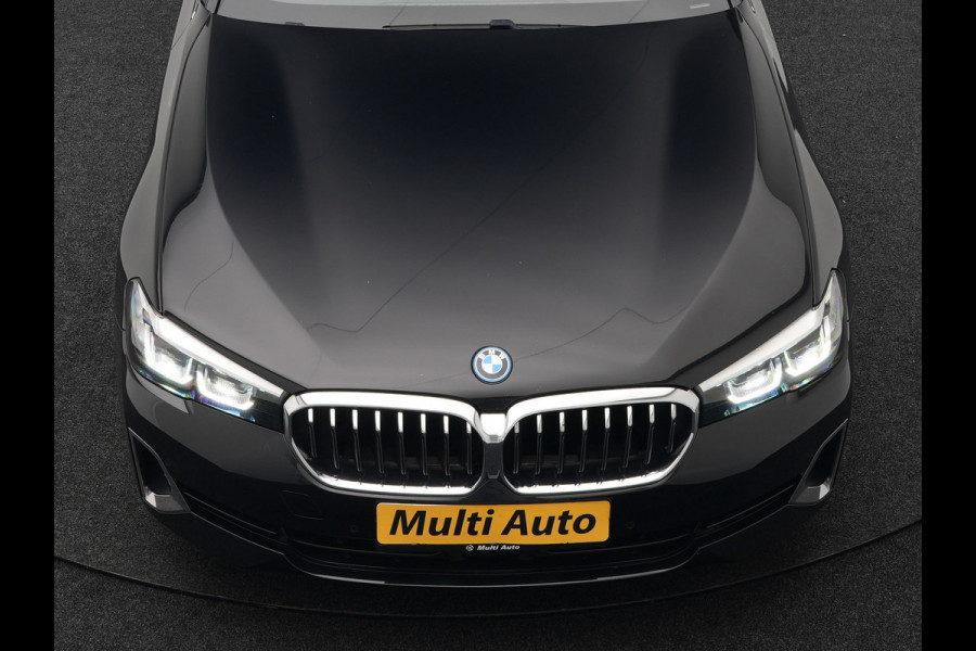 BMW 5 Serie Touring 530e xDrive Luxury Line Plug In Hybrid 294pk Dealer O.H PHEV | Trekhaak Af Fabriek | Panodak | Camera | Lederen Comfortstoelen Memory & Verwarmd | Harman kardon | Adaptive Cruise | Virtual | Park assist | Blis | Verwarmd Stuur | |