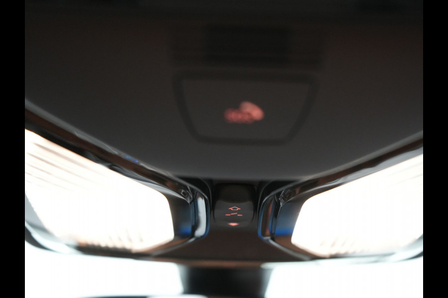 BMW 5 Serie Touring 530e xDrive Luxury Line Plug In Hybrid 294pk Dealer O.H PHEV | Trekhaak Af Fabriek | Panodak | Camera | Lederen Comfortstoelen Memory & Verwarmd | Harman kardon | Adaptive Cruise | Virtual | Park assist | Blis | Verwarmd Stuur | |