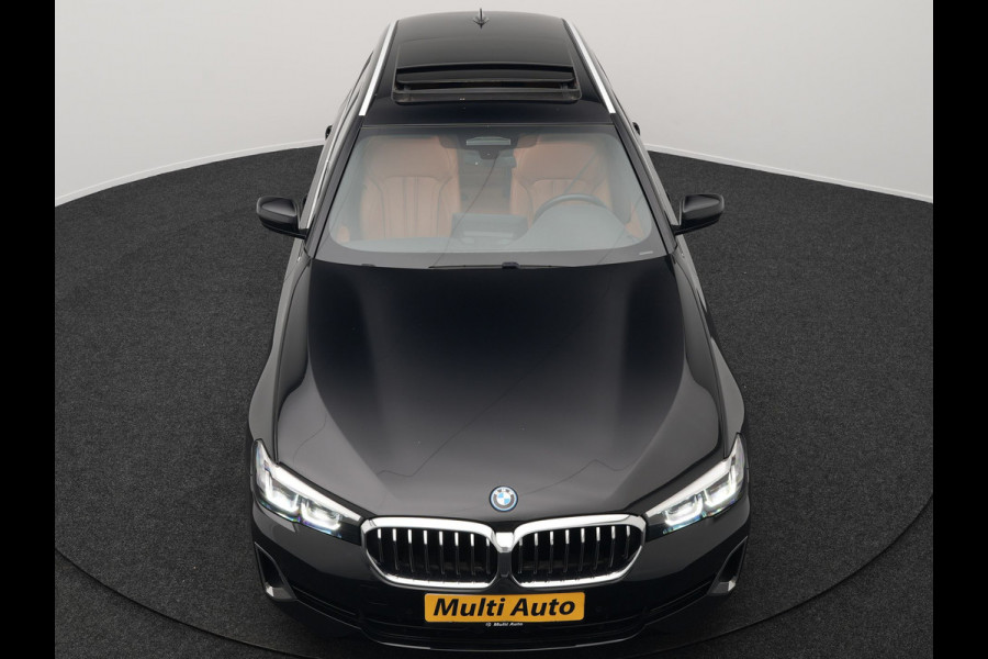 BMW 5 Serie Touring 530e xDrive Luxury Line Plug In Hybrid 294pk Dealer O.H PHEV | Trekhaak Af Fabriek | Panodak | Camera | Lederen Comfortstoelen Memory & Verwarmd | Harman kardon | Adaptive Cruise | Virtual | Park assist | Blis | Verwarmd Stuur | |