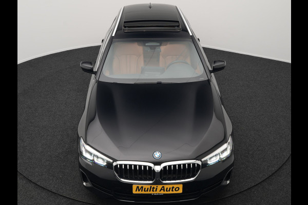 BMW 5 Serie Touring 530e xDrive Luxury Line Plug In Hybrid 294pk Dealer O.H PHEV | Trekhaak Af Fabriek | Panodak | Camera | Lederen Comfortstoelen Memory & Verwarmd | Harman kardon | Adaptive Cruise | Virtual | Park assist | Blis | Verwarmd Stuur | |