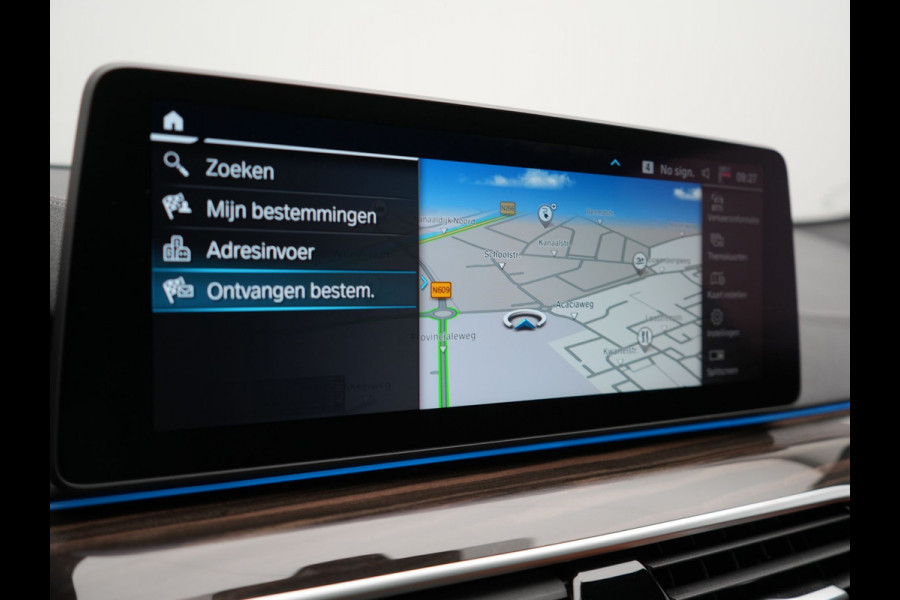 BMW 5 Serie Touring 530e xDrive Luxury Line Plug In Hybrid 294pk Dealer O.H PHEV | Trekhaak Af Fabriek | Panodak | Camera | Lederen Comfortstoelen Memory & Verwarmd | Harman kardon | Adaptive Cruise | Virtual | Park assist | Blis | Verwarmd Stuur | |