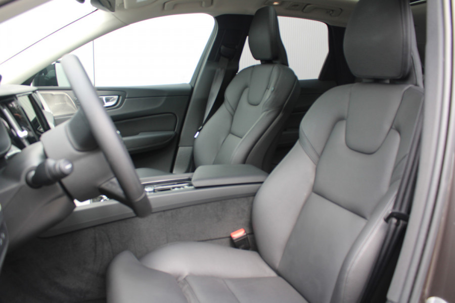 Volvo XC60 T6 Plug-in hybrid AWD Plus Dark | Trekhaak | 360 graden camera | Harman Kardon