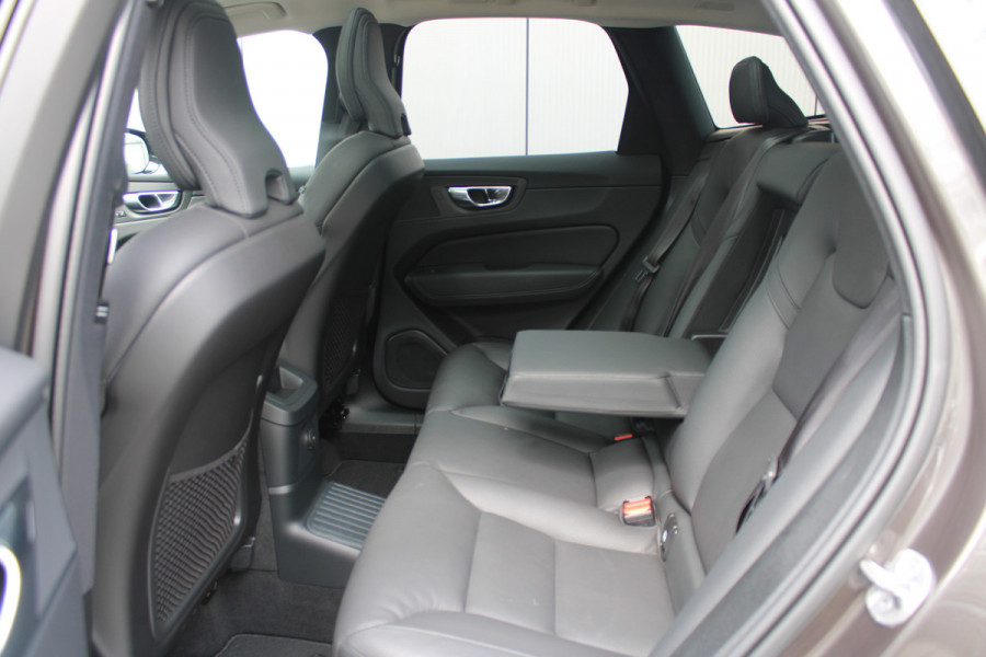 Volvo XC60 T6 Plug-in hybrid AWD Plus Dark | Trekhaak | 360 graden camera | Harman Kardon