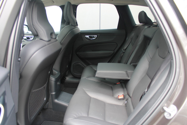 Volvo XC60 T6 Plug-in hybrid AWD Plus Dark | Trekhaak | 360 graden camera | Harman Kardon
