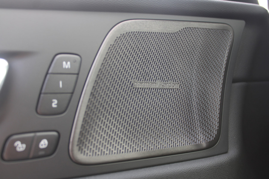Volvo XC60 T6 Plug-in hybrid AWD Plus Dark | Trekhaak | 360 graden camera | Harman Kardon